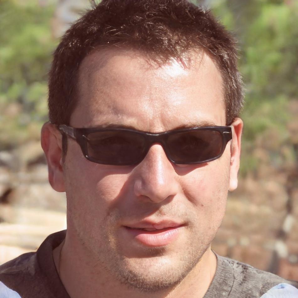 Преподаватель во время проведения онлайн-занятия